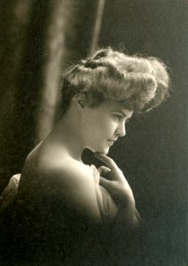 Stage actress Mildred Elaine (SAYRE 23703)