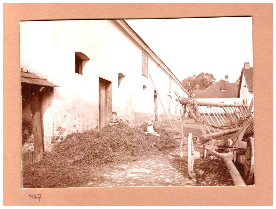 Stallungen von Gut Nidek, Mitte 1890er Jahre