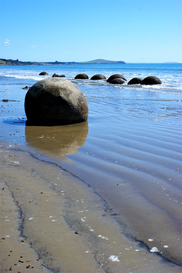 Moeraki boulders new zealand beach
