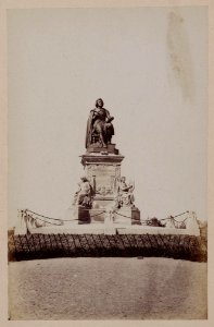 Standbeeld Vondel Het Standbeeld van Joost van den Vondel in het Vondelpark, na de plaatsing van de balusters Afmetin 010018000055