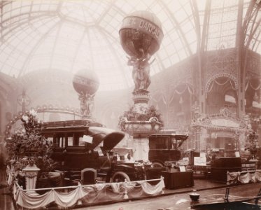 Stand Darracq au salon de l'automobile 1906