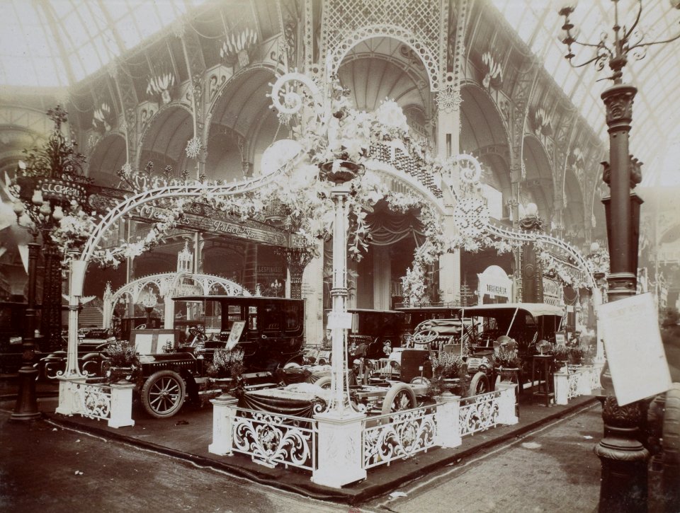 Stand De Dion-Bouton au Salon de l'Automobile de Paris en 1905