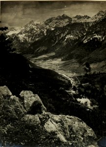Standpunkt Art.-Beobachter am Vd.Scit.Blick in das Fellatal, Leopoldskirchen, Lusnitz, Schwarzenberg, Mittagskofel. (9-5.1917) (BildID 15500330)