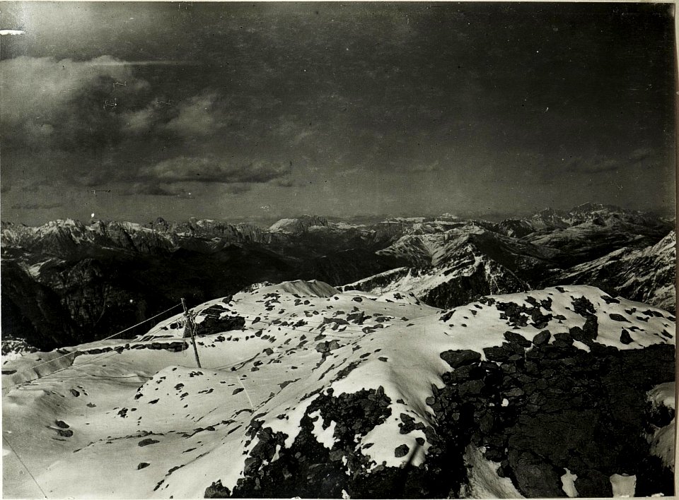 Standpunkt Cima di Cupola, Panorama von Rosengarten bis Formion. (Südseite) (1.Teilbild = WK1 ALB018 04723a) (BildID 15428544)