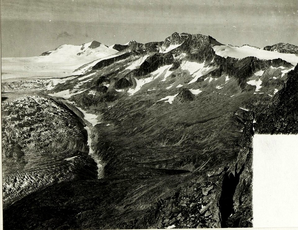 Standpunkt Cima Zigolon, Mandrongebiet, Mandronhütte, Vedretta, Mandrone. Vedretta Lobbia, Dosson di Genova, Monte Adamello.-( = Fortsetzung zu WK1 ALB017 04387a) (BildID 15425096)