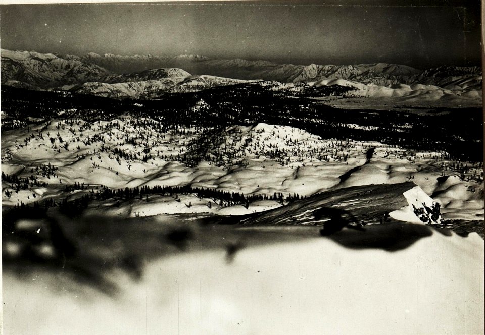 Standpunkt Corno di Campo bianco, Panoramaaufnahme 3. Blick gegen die feindlichen Stellungen in Richtung zum Werk Lisser. (BildID 15415001)