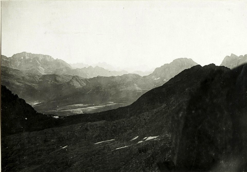 Standpunkt Ceremanahöhe, Blick gegen grünen Sattel. Colbricon, Colbricon Piccolo-Rolle-Pass. (BildID 15424323)