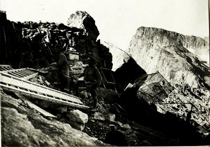 Standpunkt Colbricon, Cyklopen Felsen auf Colbricon, Hintergrund Cima di Ceremana. (BildID 15424771)