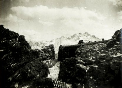 Standpunkt Cima di Cupola, Schützengraben auf Cupola mit Blick gegen Cima d'Asta. (BildID 15428649)