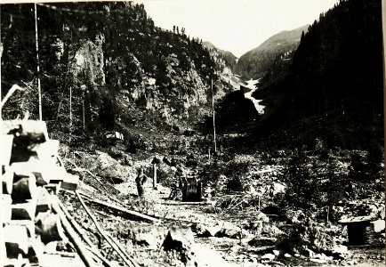 Standpunkt Ceremana Tal, Ceremanatal mit Drahtseilbahn. (BildID 15424799)