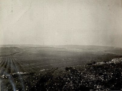 Standpunkt Höhe unterhalb Kote 411 nördl.von Kotovice.Uebersicht des Angriffsfeldes in der Richtung der Ruine Mirov. (BildID 15537542)