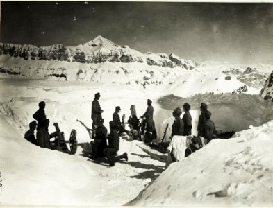 Standpunkt Dodicigrat, Fliegerabwehrbatterie, Hintergrund Sella-Gruppe Boespitze, Belvedere, Sass Songher, Monte Capello (BildID 15418588)
