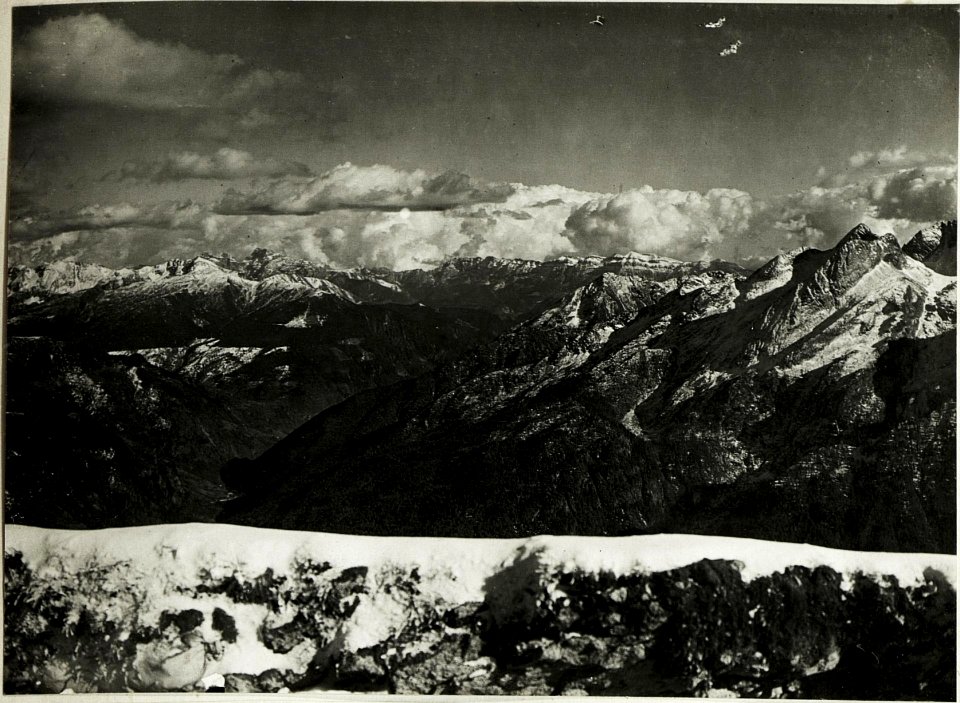 Standpunkt Cima di Cupola, Panorama von Rosengarten bis Formion. (Südseite) (3.Teilbild zu WK1 ALB018 04723a) (BildID 15428558)