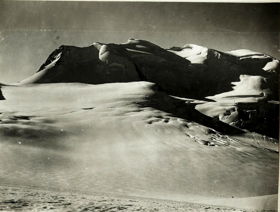 Standpunkt Fornostützpunkt, Blick gegen Punta Taviela und Stützpunkt im Bau, (BildID 15423276)