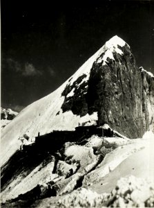 Standpunkt Col de Bous, Unterstand der Seilbahnstation mit Sellagruppe Artillerie-Beobachterstand. (BildID 15418623)