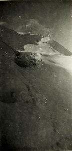 Standpunkt Fornogletscher, Transport der Fernkamera über Hindernisse des zerklüfteten Fornogletschers. (BildID 15426069)