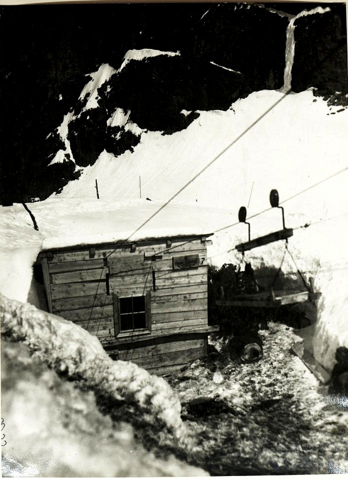 Standpunkt Handl-Kolonie, Seilbahnstation, Hintergrund Col de Bous-Wand (BildID 15418567)