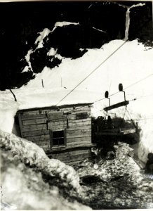 Standpunkt Handl-Kolonie, Seilbahnstation, Hintergrund Col de Bous-Wand (BildID 15418567)