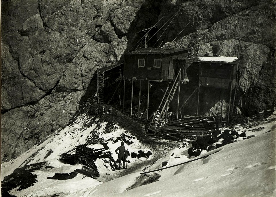 Standpunkt Marmolata, Seilbahn Endstation u. Bergführer-Baracke in der DStellung. (BildID 15427886)