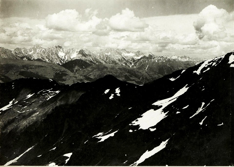 Standpunkt Hochspitz, Blick gegen Nordost in das Obertilliachertal. (= Fortsetzung zu WK1 ALB15 04099a) (BildID 15421011)