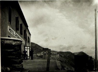 Standpunkt Hotel Dreisprachenspitze, Die Schweizer Grenze mit österreichischem und Schweizer Posten. (BildID 15425635)