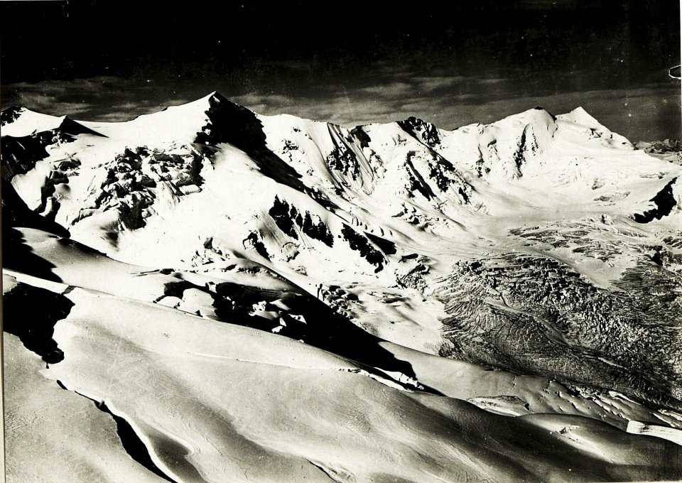 Standpunkt Fornogletscher. Blick gegen Westen mit Punta San Matteo bis Pizzo Tresero (gegnerische Stellung) (BildID 15423073)