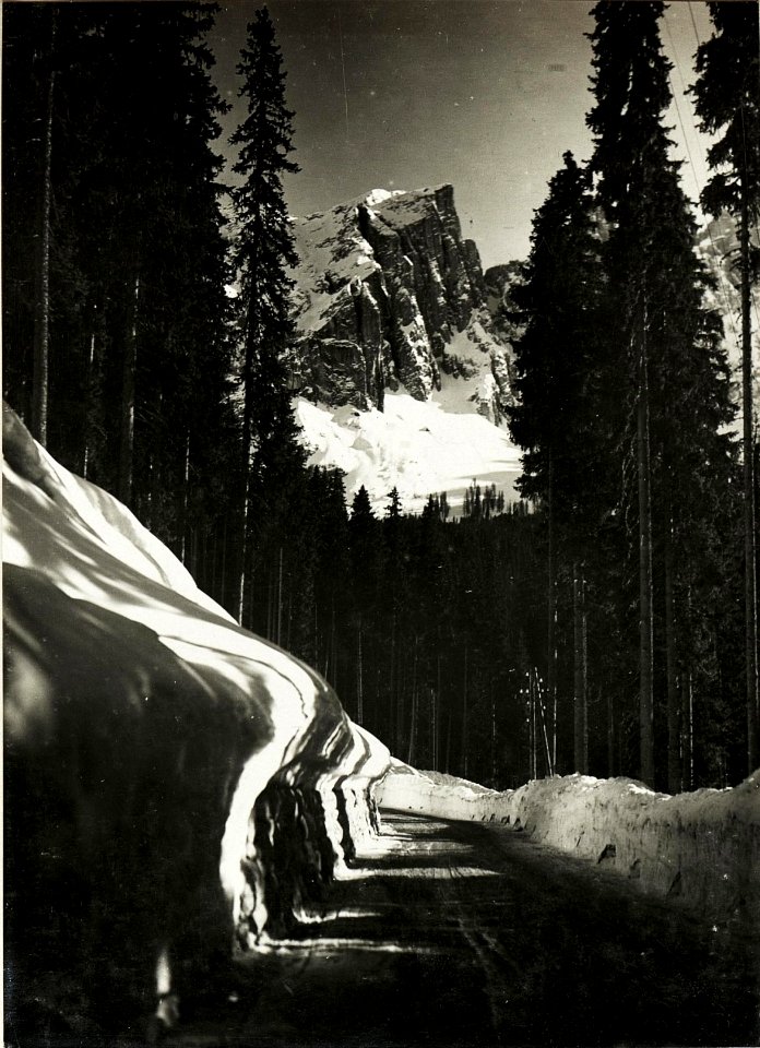 Standpunkt Karerpass-Straße, Latemartürme, Vordergrund verbreiterte Eggentalstraße (Frühjahr 1917) (BildID 15418357)