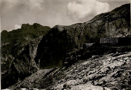 Standpunkt Marmolata Gran Poz, Seilbahn Giamorcia mit Col de Bous - Felsen und Mezzodikreuz (BildID 15735726)