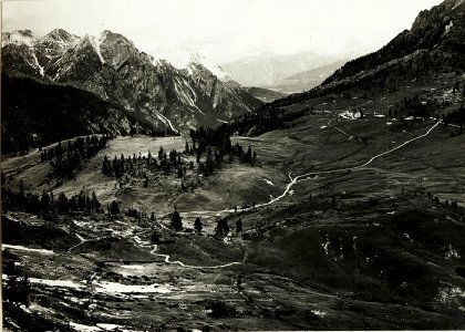 Standpunkt Plätzwiese gegen Norden mit Seehotel Plätzwiese, Hintergrund Pustertal. (BildID 15420395)