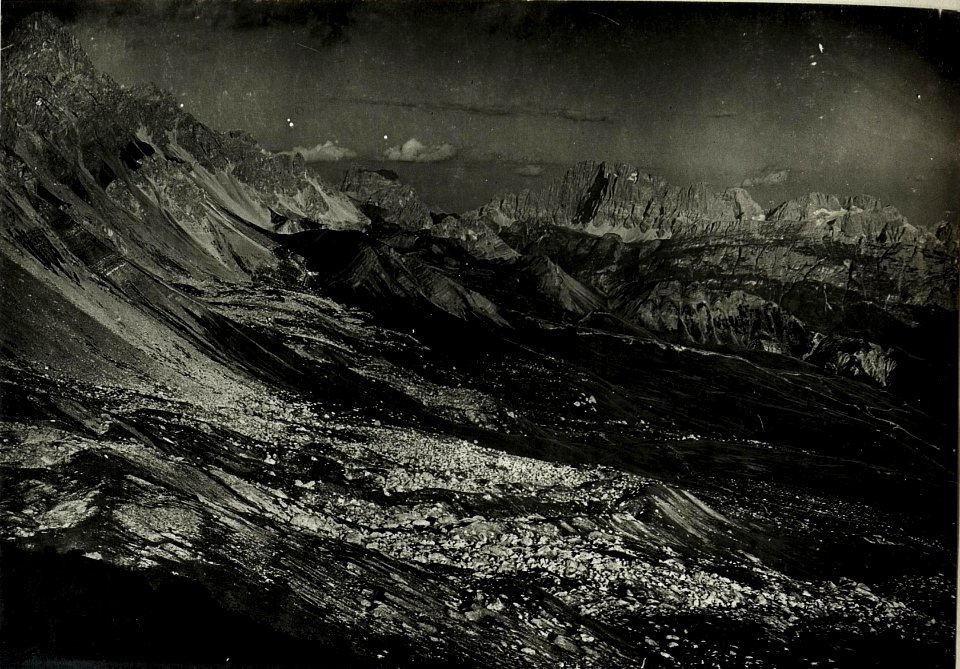 Standpunkt Punta Selle, Gegnerische Stellungen im Pellegrinotale zwischen Colifon-Costabella. (BildID 15423304)