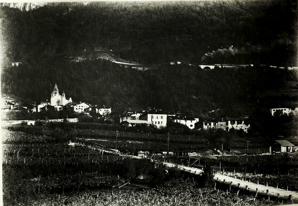 Standpunkt Montan, Fleimstalbahnbau, Blick auf den Bahnhof Montan. (BildID 15429181)