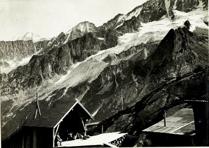 Standpunkt Monticello, Blick gegen Süden. Drahtseilbahn nach Passo Paradiso, Busagga, Monte Cercen, Presanella. (BildID 15425131)