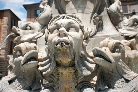Pantheon rome fountain
