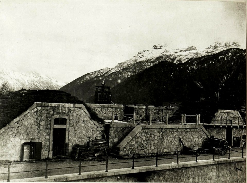 Standpunkt Pieve di Cadore. Italienisches Werk Pieve mit Flieger- Abwehrgeschütz. (BildID 15416409)