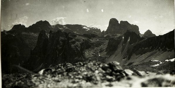 Standpunkt Toblingerknoten, Blick gegen Südost mit Rotwandspitze, Elferkofel, Einser, Bödenknoten, Zwölferkofel (= Fortsetzung zu-WK1 ALB017 04454a) (BildID 15425719)
