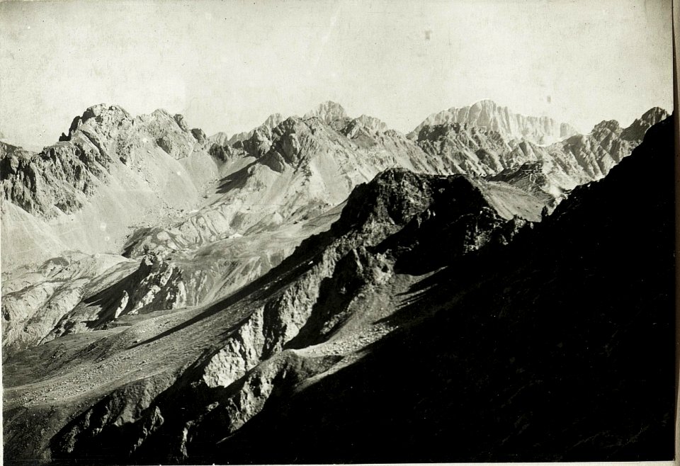 Standpunkt Rizzoni, Eigene Stellungen am Punta Allochet, Punta Selle, Cima di Costabella, Marmolata, Punta Penia, Gran Vernel, Gran und Piccol Lastei. (BildID 15425243)