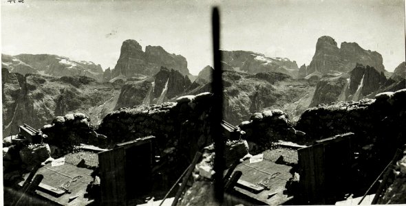 Standpunkt Toblingerknoten, Feldwache am Toblingerknoten mit Ausblick gegen Ost auf Bödenknoten, Zwölferkofel. (BildID 15425852)