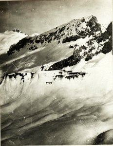 Standpunkt Varos ,Panorama von Punta .Penia bis Grand Vernell, Fortsetzung Cadinwände und Cadin-Spitzen (4. Teilbild zu WK1 ALB015 04030a.) (BildID 15420024)