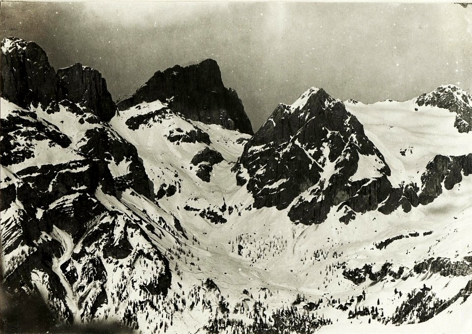 Standpunkt Varos, Marmolatascharte, Ombrettapass, Cadinispitzen, Contrinhausstellung. (BildID 15422019)