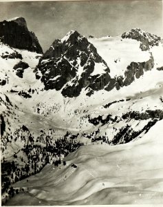 Standpunkt Varos ,Panorama von Punta .Penia bis Grand Vernell,Fortsetzung westliche und östliche Cadinspitzen. (2. Teilbild zu WK1 ALB015 04030a.) (BildID 15420010)