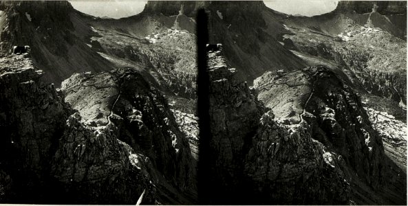 Standpunkt Toblingerknoten, Ausblick gegen Paternsattel und Zinnen. (= Fortsetzung nach unten und links zu WK1 ALB017 04475) Paternsattel. (BildID 15425887)