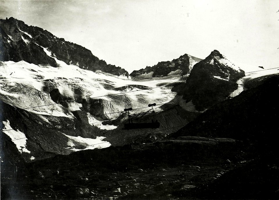 Standpunkt Weg nach Passo Paradiso, Passo Segni, Cima Presena, Steinhartinsel, Drahtseilbahn nach Passo Paradiso, Vedretta, Presena. (BildID 15425117)