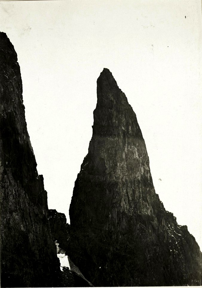 Standpunkt Val Maggiore, Felsturm südlich.der kleinen Cece mit Stützpunkt in der Scharte. (BildID 15420241)