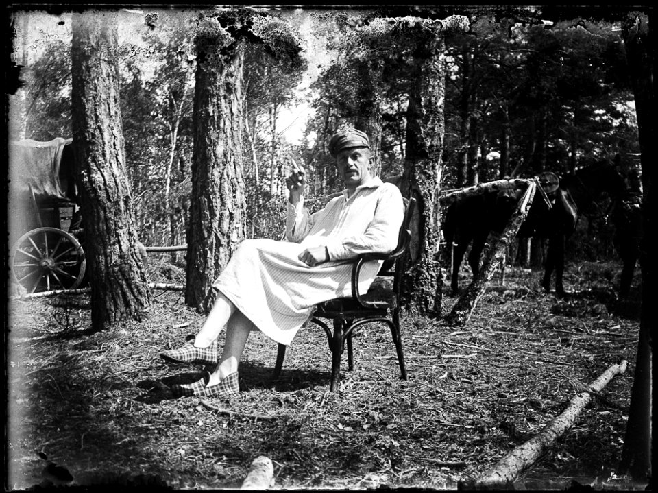 Stanisław Janowski w koszuli nocnej, Wołyń, 1916