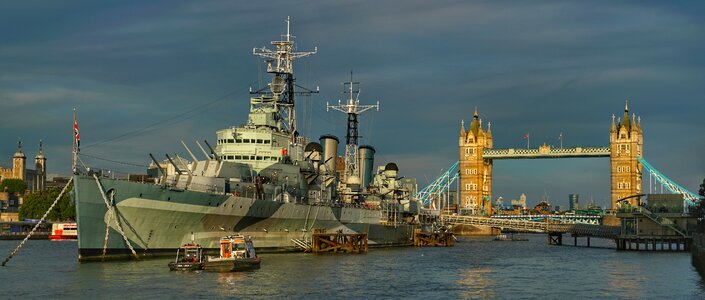 River tower bridge photo