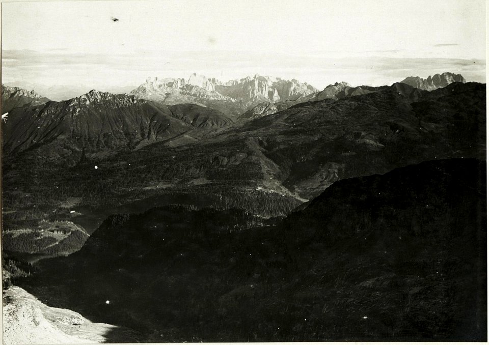 Standpunkt zwischen Ceremanahöhe u.Cima Ceremana, Blick auf Bella monte, Dosaccio und Rosengarten. (BildID 15424316)