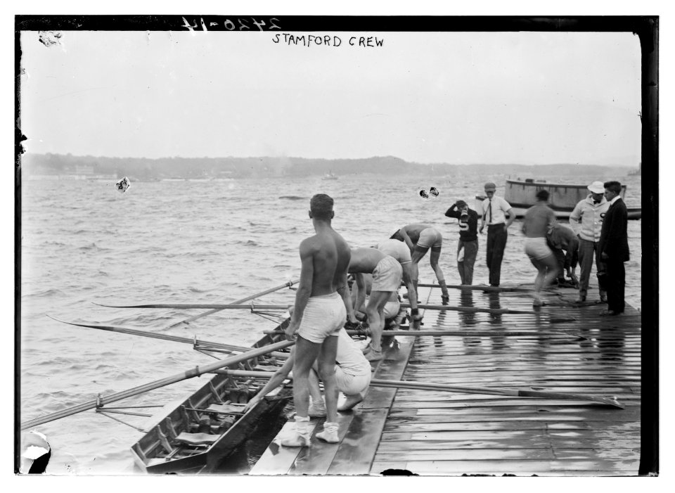 Stanford University crew, Hudson River, New York, near Poughkeepsie LCCN2014690594
