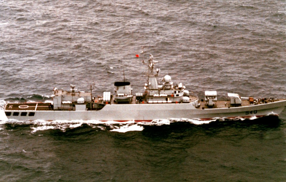 Starboard side view of PRC Huiman (F-540)