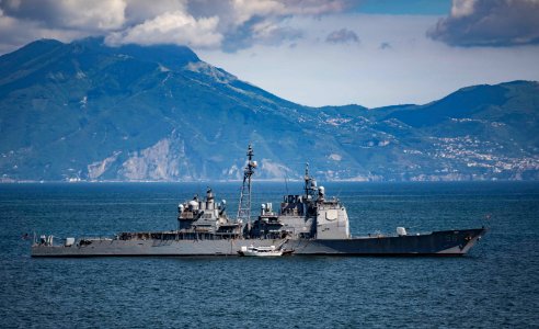 Starboard side view of USS San Jacinto (CG-56) anchored off Naples 160620-N-OR652-136