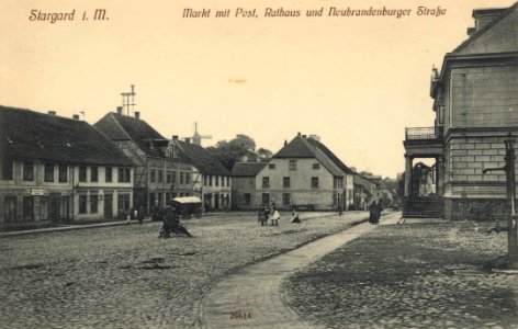 Stargard (Meckl.), Mecklenburg-Vorpommern - Marktplatz mit Post, Rathaus und Neubrandenburger Straße (Zeno Ansichtskarten)